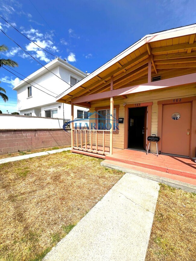 Primary Photo - 782-786 W 18th St