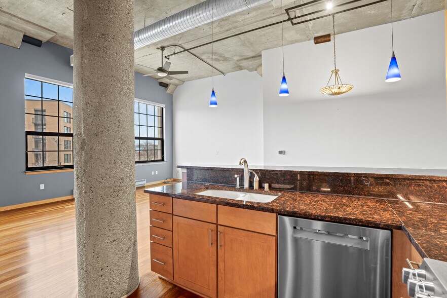 Kitchen - 311 E Erie St