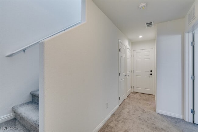 Building Photo - 5164 Steep Cliffs Ave