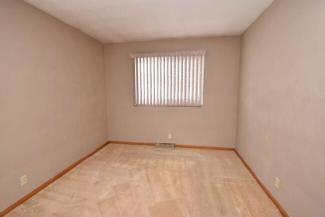 Building Photo - Mishawaka 3 bed 1 1/2 bath by Marion Highs...