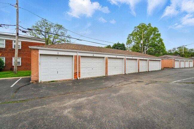 Building Photo - 4057 W Bancroft St