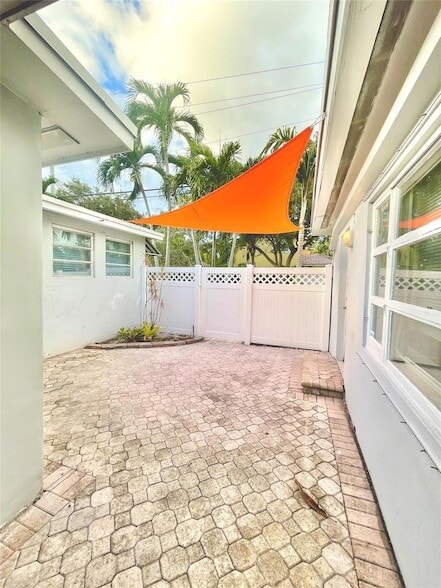 Building Photo - 1614 NE 7th St