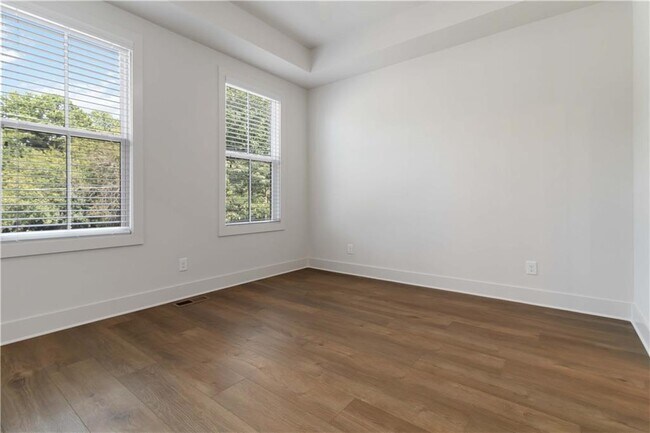 Building Photo - 964 N Circle Dr NW