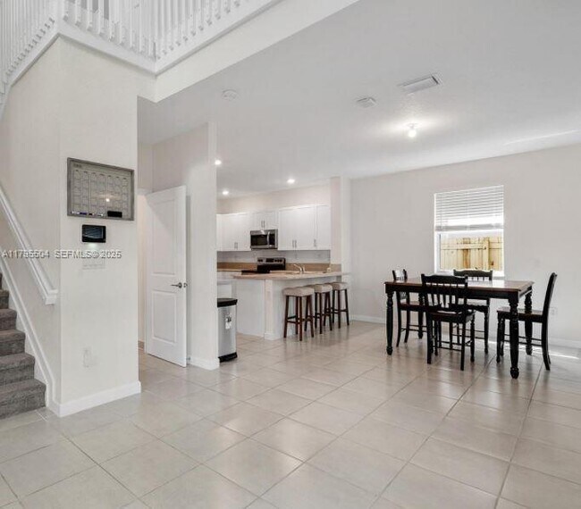 Building Photo - 1414 SE 26th Ter