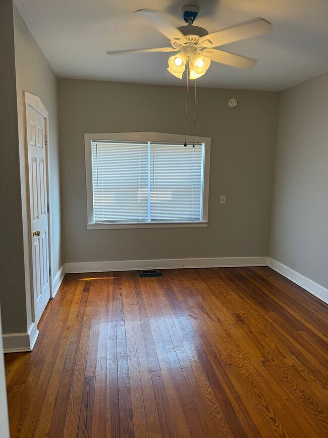 Building Photo - Move in Ready!