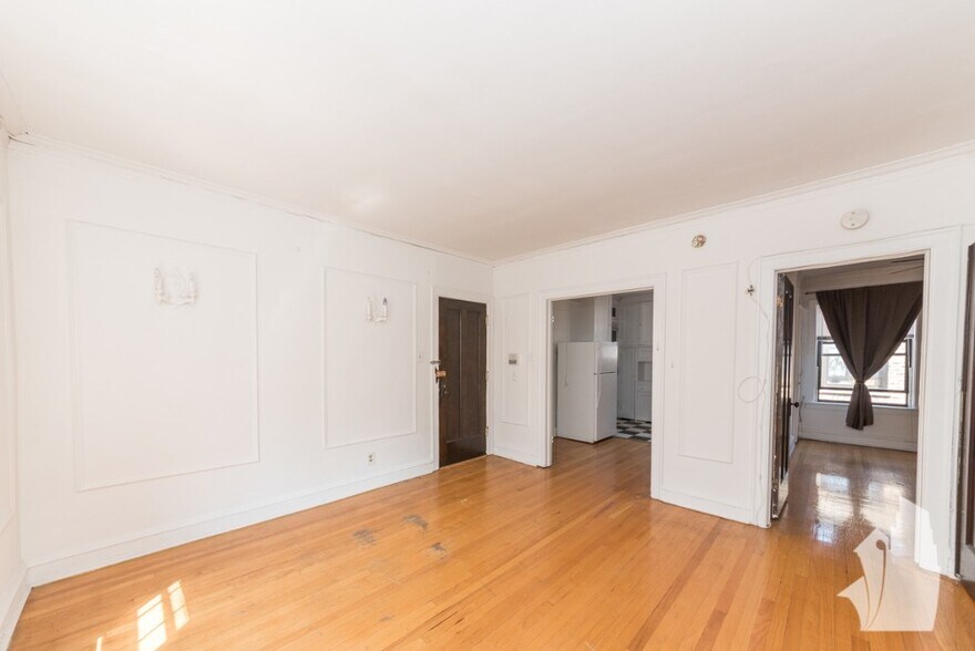 Building Photo - 1940 W Wilson Ave