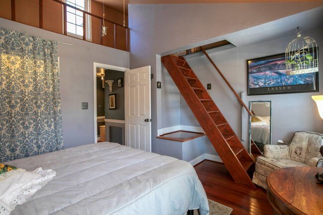 Building Photo - 730 6th St NE