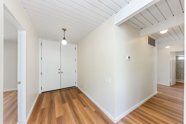 Building Photo - 81 Sotelo Way