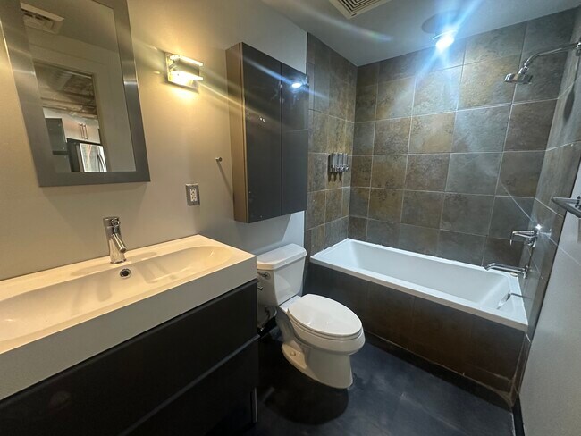Building Photo - 328 W 200 S