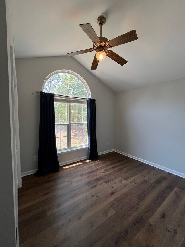 Building Photo - Discover this well-maintained 3-bedroom, 2-bath home in Wilmington, NC