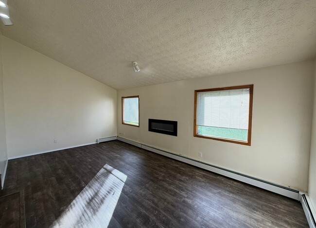 Building Photo - 9260 Roy St