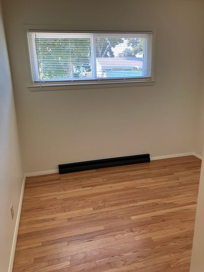 Building Photo - Single Family 3 Bedroom Home