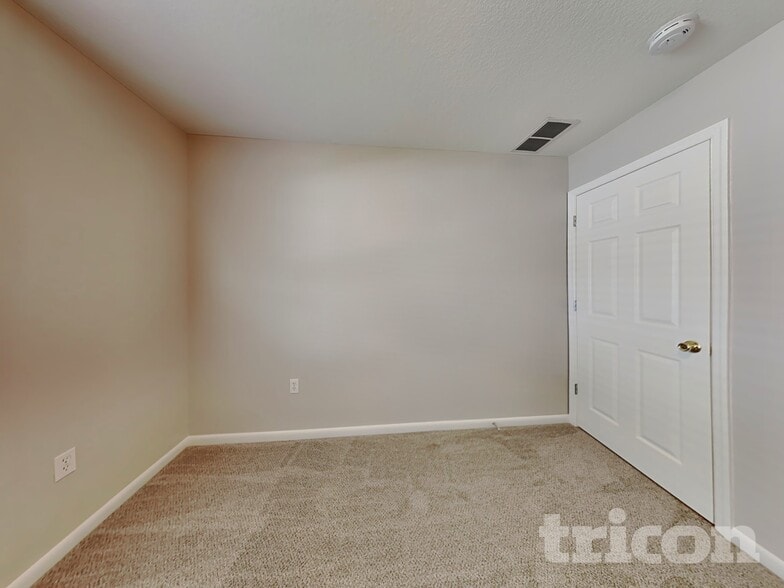 Building Photo - 2122 Center Way