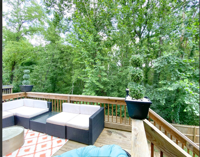 Building Photo - 724 Bench Ln