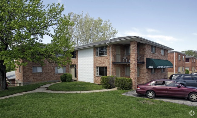 Primary Photo - Hallmark Apartments