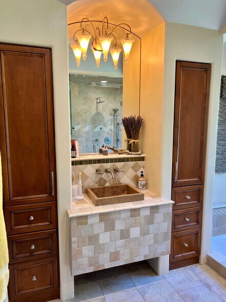 Building Photo - 1016 S Euclid Ave