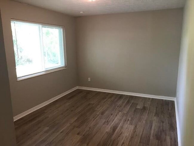 Building Photo - Spacious 4 Bedroom Home With Garage And Modern Updates