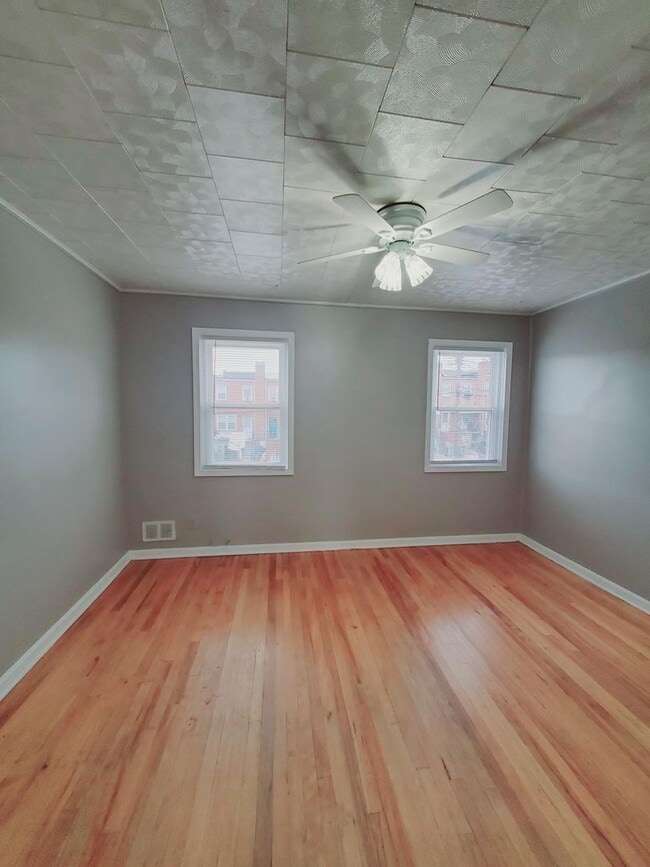 Building Photo - 410 Joplin St