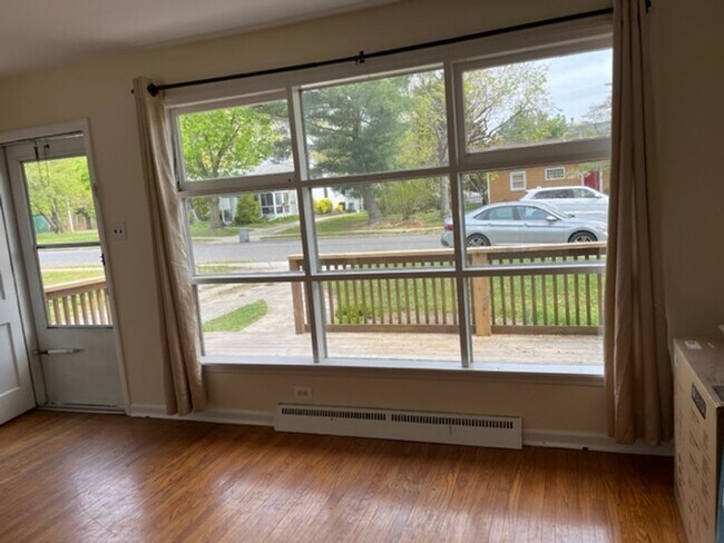 Building Photo - 3 bedroom 2 bath house Rent  -----------Linwood  $2500