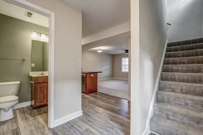 Building Photo - Prime UVA Location – 3BR/2.5BA Duplex Near UVA & Hospital