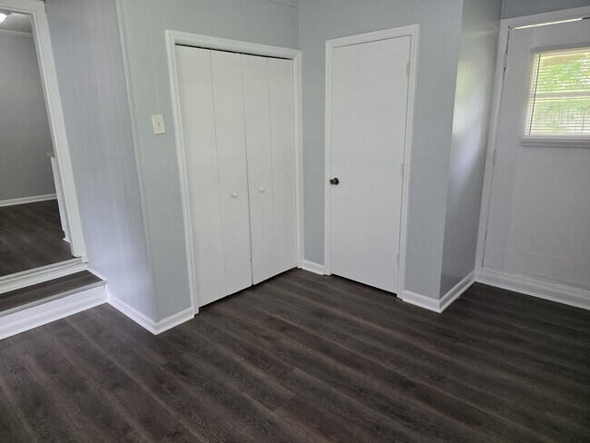 Building Photo - 3607 Inglewood Dr NW