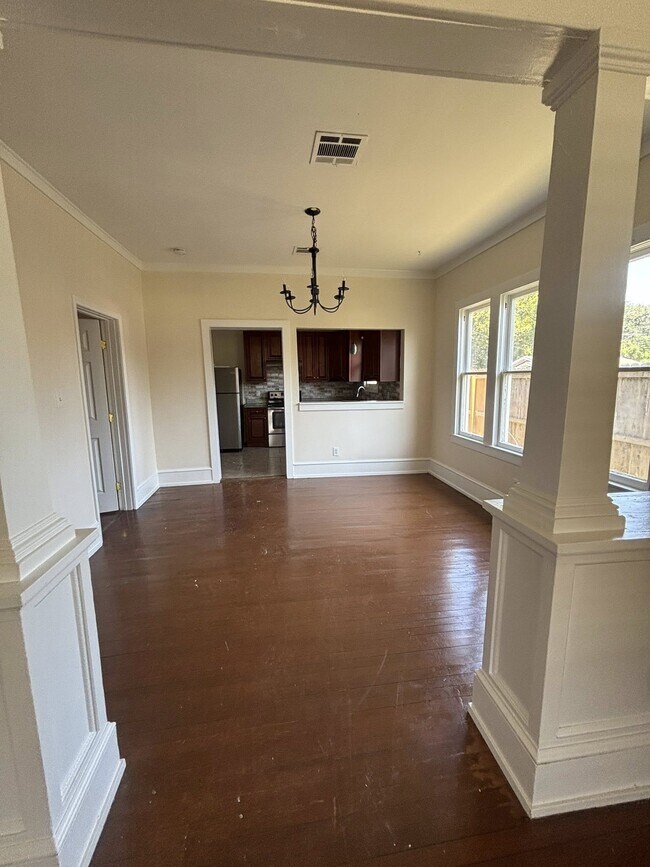 Building Photo - 113 Texas St