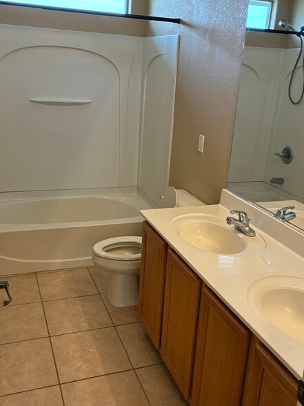 Building Photo - 1370 E Joseph Way