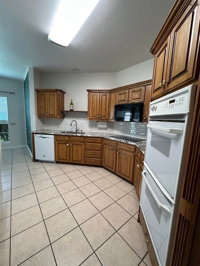Building Photo - 3028 Whitehall Ln