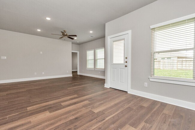 Building Photo - The Maple – Spacious Design, Exceptional L...