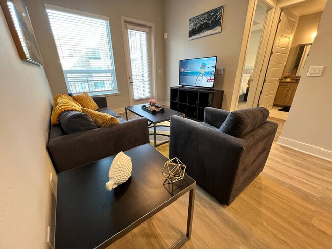 Building Photo - 1520 San Jacinto St