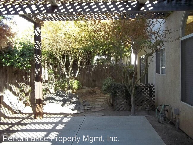 Building Photo - 3 br, 2 bath House - 7536 N. Trellis Circle