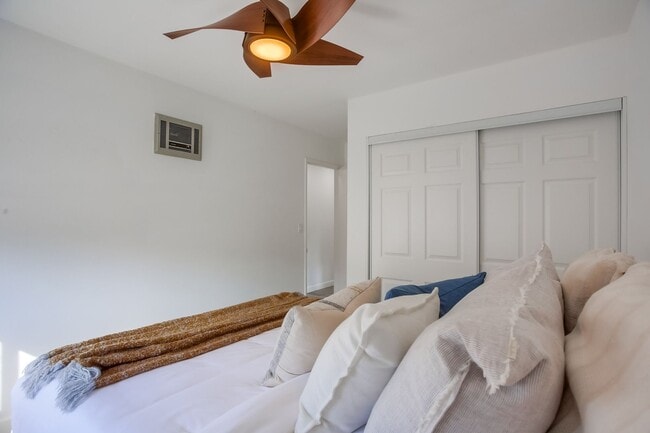 Building Photo - Newly Renovated 3BR/2BA Condo in