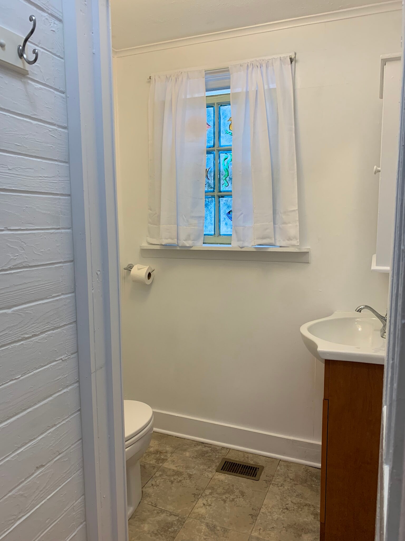 Water closet - 118 E Lakeshore Dr