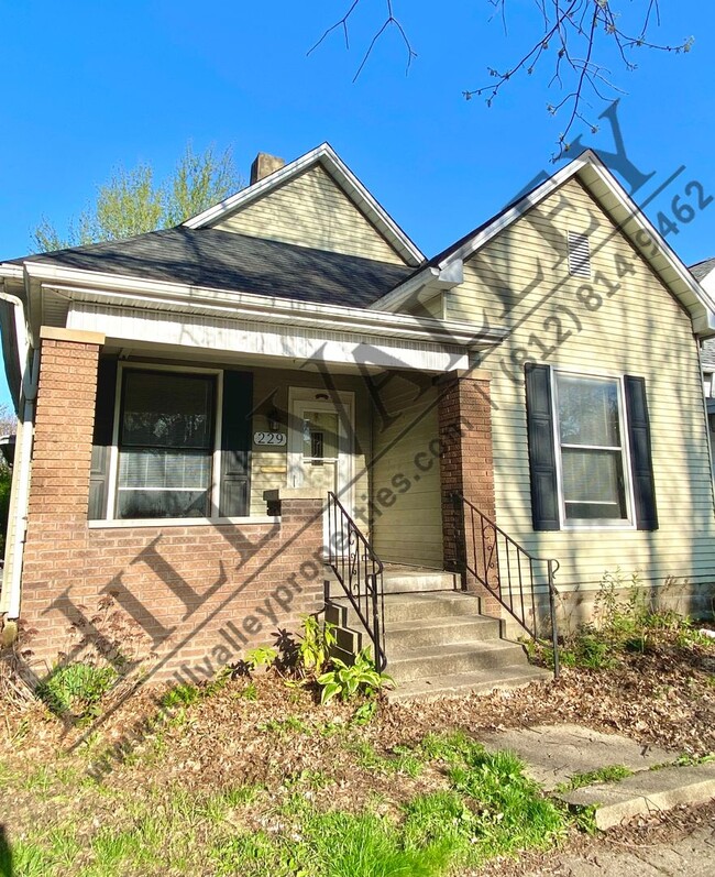 Building Photo - Three Bedroom Home