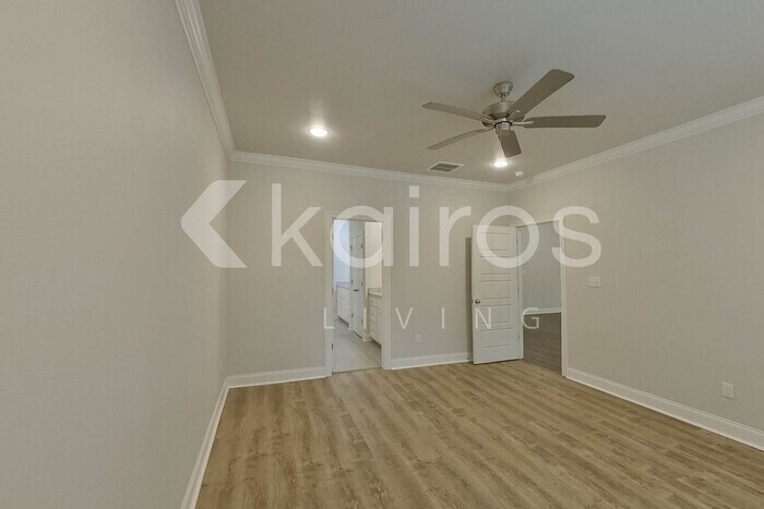 Building Photo - 6536 Roux Dr