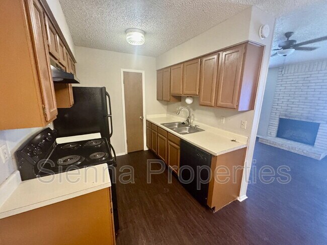 Building Photo - 7208 Lilac Ln