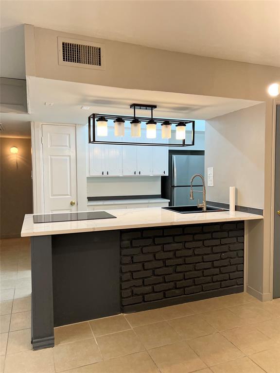 Building Photo - 2121 Fountain View Dr