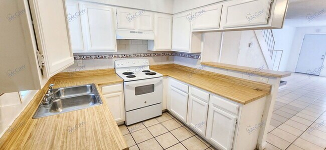 Building Photo - 9479 Olde Towne Row