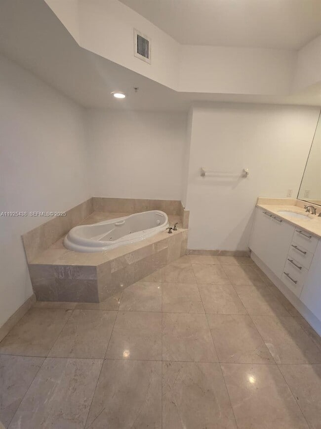 Building Photo - 14951 Royal Oaks Ln