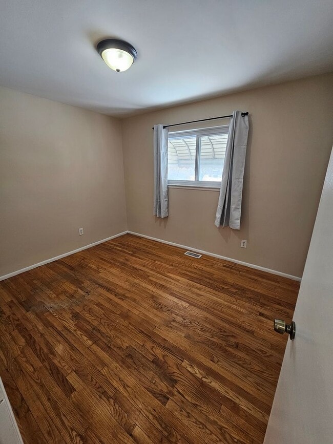 Building Photo - Come see your new home!