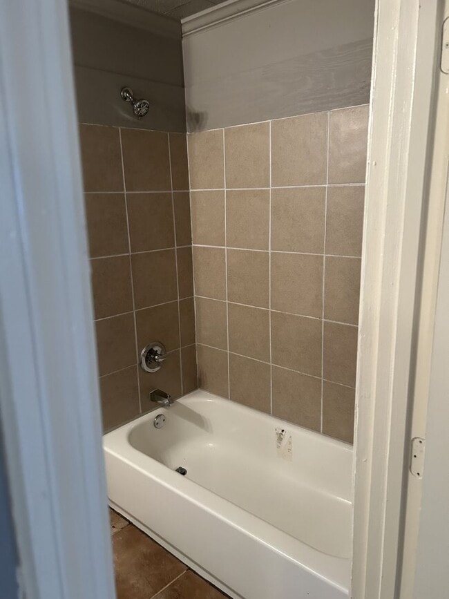 Building Photo - JANUARY MOVE IN SPECIAL!! FIRST MONTH FREE!