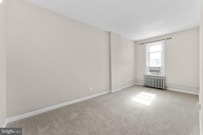 Building Photo - 345 Hall St
