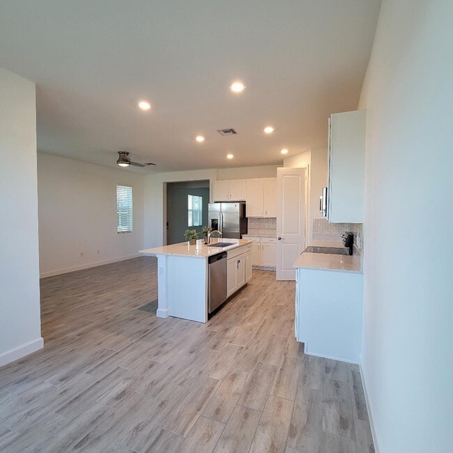 Building Photo - 8978 Zevon Ct