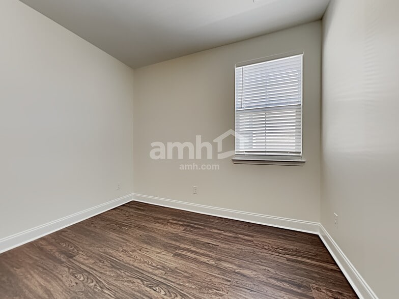 Building Photo - 127 Sago Ct