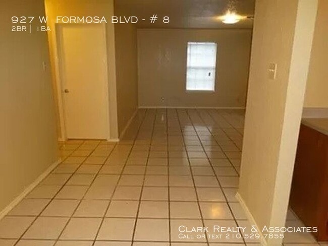 Building Photo - 927 W. Formosa #8, San Antonio, TX. 78221