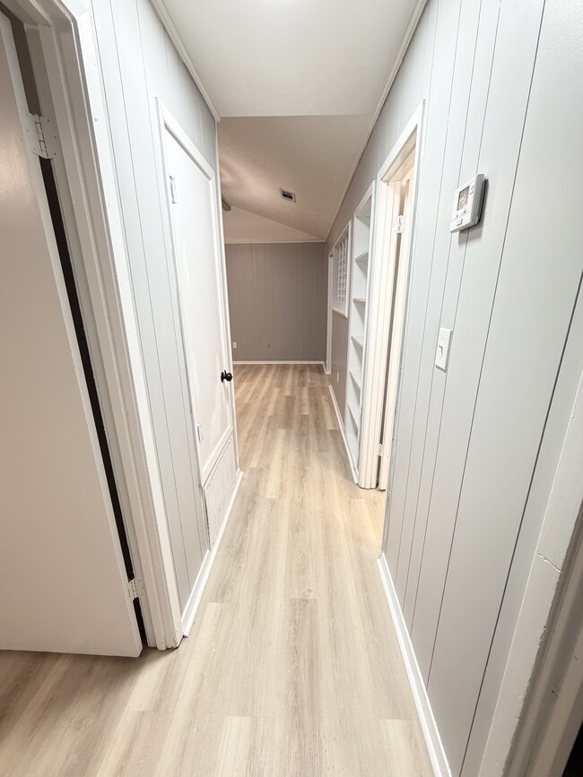 Building Photo - 501-511 11th Ave