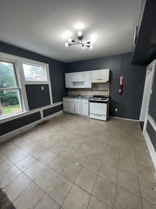 57 Fabyan Pl 2L - 56 Fabyan Pl