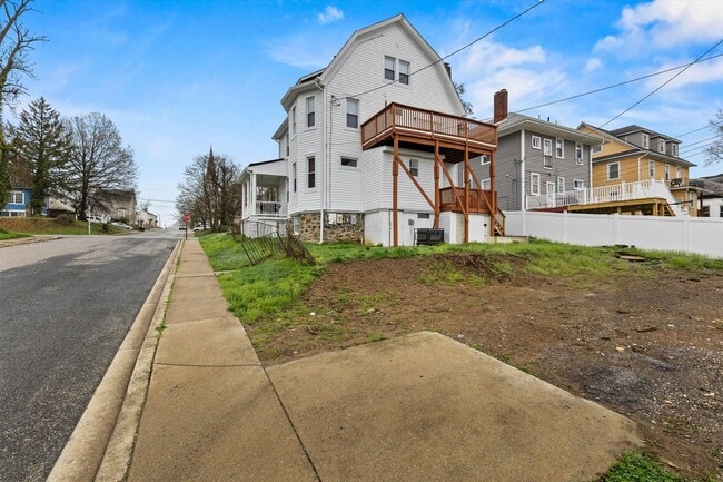 Building Photo - 6BR / 5BA Single-Family Home | 2,663 Sq Ft | Private Driveway | Deck | $4,200/mo Spacious 6-bedro...