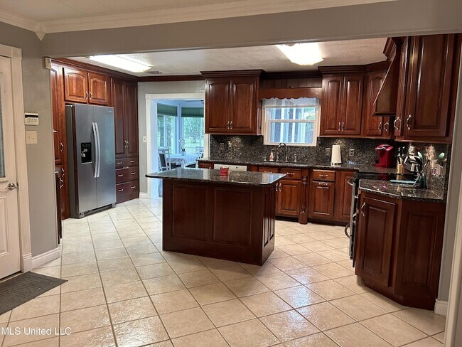 Building Photo - 14008 Dundeewood Rd