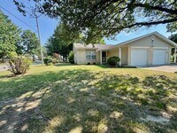 Building Photo - 1300 W Rolling Oaks Dr
